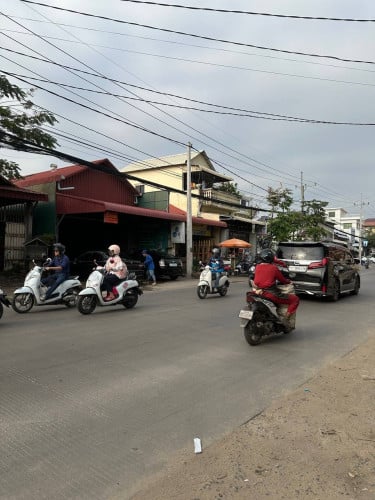 ឃ្លាំងអាជីវកម្មលក់លើផ្លូវរដ្ឋ18mភ្នំពេញ