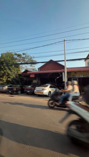 ឃ្លាំងអាជីវកម្មលក់លើផ្លូវរដ្ឋ18mភ្នំពេញ