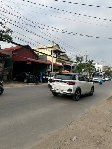 ឃ្លាំងអាជីវកម្មលក់លើផ្លូវរដ្ឋ18mភ្នំពេញ