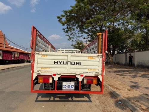 ឡាន3.5តោន ឡានស្អាតឡេីងទ្រុង កង់ ចន្ទាស់ មានម៉ាសុីនត្រជាក់