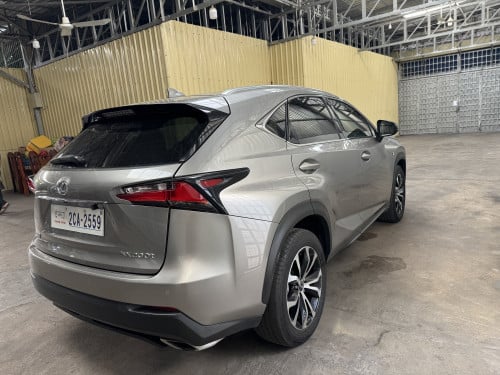 雷克萨斯-NX200T F-Sport