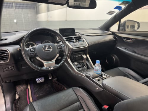 雷克萨斯-NX200T F-Sport