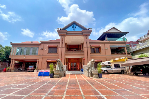 🏠 វីឡាទោល​ (កែង) នៅជិតផ្សារទួលគោក ត្រូវការលក់បន្ទាន់ខ្លាំង (កូដ៖ A03-062993)