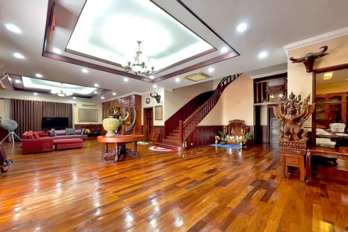 🏠 វីឡាទោល​ (កែង) នៅជិតផ្សារទួលគោក ត្រូវការលក់បន្ទាន់ខ្លាំង (កូដ៖ A03-062993)