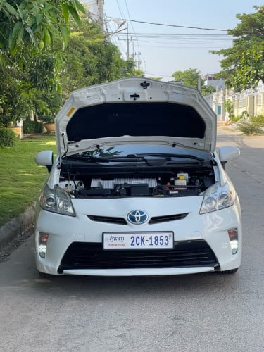🚗លក់ Toyota Prius ឆ្នាំ​ 2015 Option 3