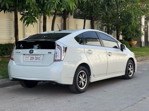 🚗លក់ Toyota Prius ឆ្នាំ​ 2015 Option 3