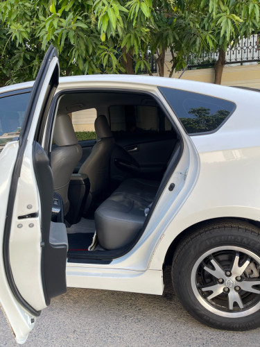 🚗លក់ Toyota Prius ឆ្នាំ​ 2015 Option 3