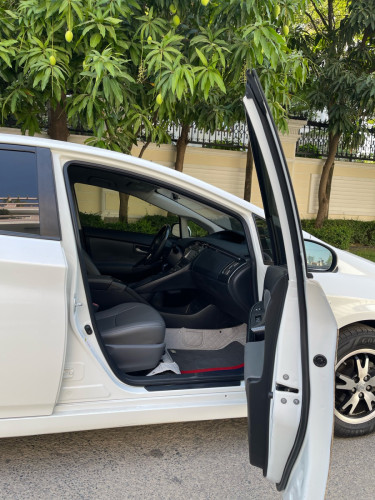 🚗លក់ Toyota Prius ឆ្នាំ​ 2015 Option 3