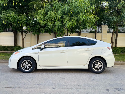 🚗លក់ Toyota Prius ឆ្នាំ​ 2015 Option 3