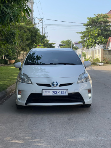 🚗លក់ Toyota Prius ឆ្នាំ​ 2015 Option 3
