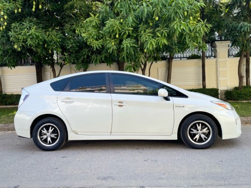🚗លក់ Toyota Prius ឆ្នាំ​ 2015 Option 3