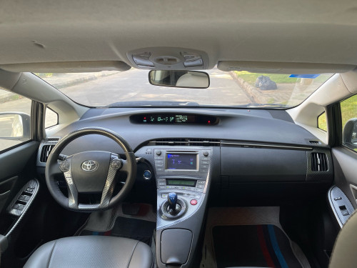🚗លក់ Toyota Prius ឆ្នាំ​ 2015 Option 3