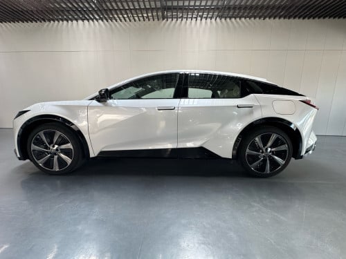 🚙✨Toyota bZ5Xនេះជារថយន្តអគ្គិសនី (EV) SUV ធំមួយរបស់ Toyota ក្នុងស៊េរី bZ (Beyond Zero)