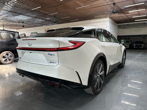 🚙✨Toyota bZ5Xនេះជារថយន្តអគ្គិសនី (EV) SUV ធំមួយរបស់ Toyota ក្នុងស៊េរី bZ (Beyond Zero)