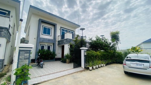 ផ្ទះជួលខាងលិចផ្លូវកប់ស្រូវ Villa For Rent