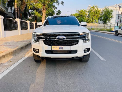 Ford Ranger XLT 2023 Bi Turbo ស្កុតថ្មី១ជុំ អត់បាញ់