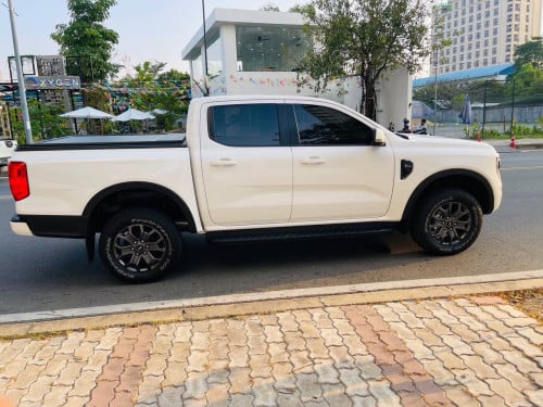 Ford Ranger XLT 2023 Bi Turbo ស្កុតថ្មី១ជុំ អត់បាញ់