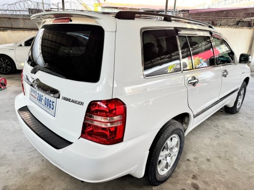 Highlander 01 limited Full option គ្រឿងក្នុងពណ៌លឿង​ ពោងសុវត្ថិភាព​4 ពូកស្បែកស្រុីន​ ថ្មីណាស់​