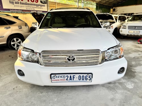 Highlander 01 limited Full option គ្រឿងក្នុងពណ៌លឿង ពោងសុវត្ថិភាព4 ពូកស្បែកស្រុីន ថ្មីណាស់