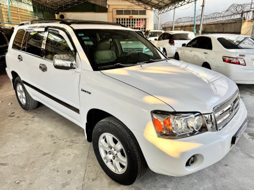 Highlander 01 limited Full option គ្រឿងក្នុងពណ៌លឿង​ ពោងសុវត្ថិភាព​4 ពូកស្បែកស្រុីន​ ថ្មីណាស់​