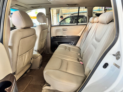 Highlander 01 limited Full option គ្រឿងក្នុងពណ៌លឿង​ ពោងសុវត្ថិភាព​4 ពូកស្បែកស្រុីន​ ថ្មីណាស់​