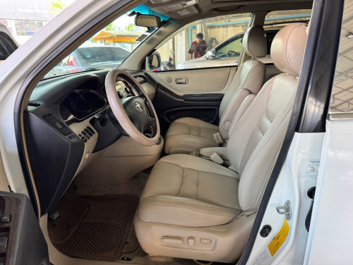 Highlander 01 limited Full option គ្រឿងក្នុងពណ៌លឿង​ ពោងសុវត្ថិភាព​4 ពូកស្បែកស្រុីន​ ថ្មីណាស់​