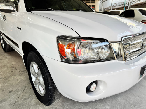 Highlander 01 limited Full option គ្រឿងក្នុងពណ៌លឿង​ ពោងសុវត្ថិភាព​4 ពូកស្បែកស្រុីន​ ថ្មីណាស់​