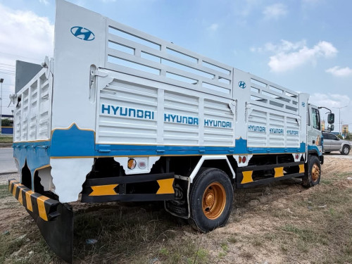 Hyundai 5តោន​ ឡេីង8តោន​ ខ្យល់សុទ្ធ​