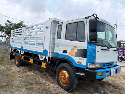Hyundai 5តោន​ ឡេីង8តោន​ ខ្យល់សុទ្ធ​