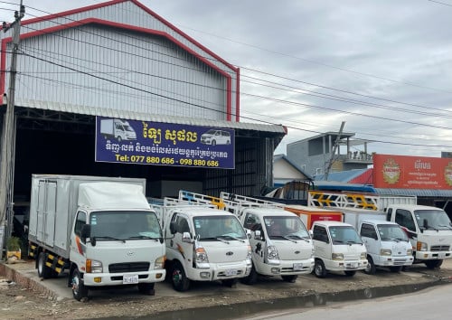 Hyundai 5តោន​ ឡេីង8តោន​ ខ្យល់សុទ្ធ​