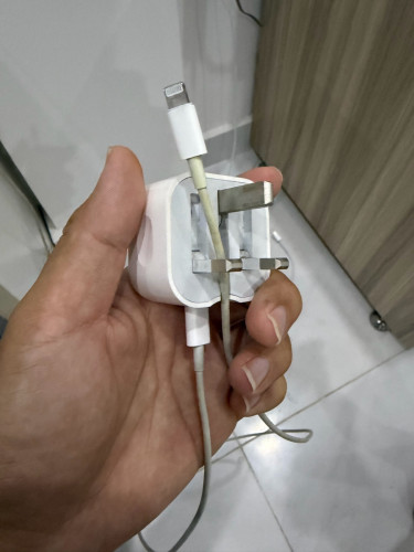 IPhone 13promax ថែមឆ្នាំងសាក ខ្សែកាសហ្សុីន