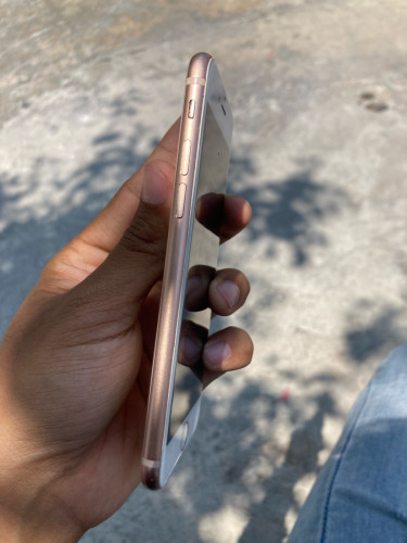 iPhone 8G 64GB ស្គេន សានុំសុីន នៅស្អាតទាំងអស់