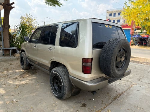 របស់កម្រ Isuzu Trooper 1994 ឯកសាពេញចង្កូតឆ្វេងសុីនឡានស្អាតនៅសានុំសុីនទាំងអស់#ចាស់តែឆ្នាំទេបាត