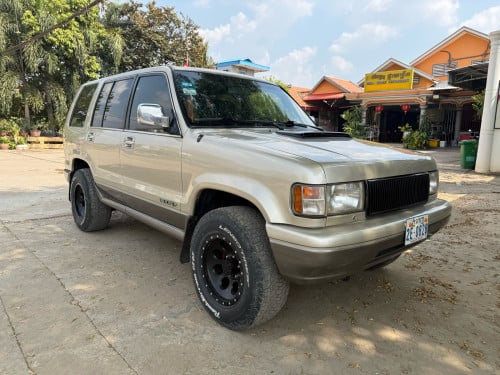 របស់កម្រ Isuzu Trooper 1994 ឯកសាពេញចង្កូតឆ្វេងសុីនឡានស្អាតនៅសានុំសុីនទាំងអស់#ចាស់តែឆ្នាំទេបាត