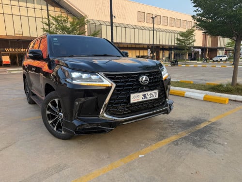 Lexus 570 ឆ្នាំ​ 011​ ឡេីង021 Kuru Black Editionម្ចាស់ដេីម​