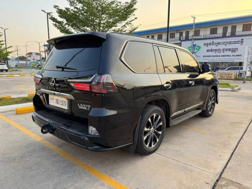Lexus 570 ឆ្នាំ​ 011​ ឡេីង021 Kuru Black Editionម្ចាស់ដេីម​