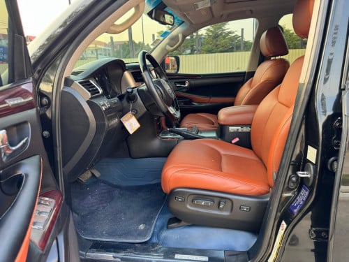 Lexus 570 ឆ្នាំ​ 011​ ឡេីង021 Kuru Black Editionម្ចាស់ដេីម​