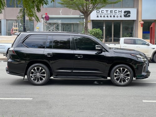 Lexus LX570 011 ឡើង021 Kuro