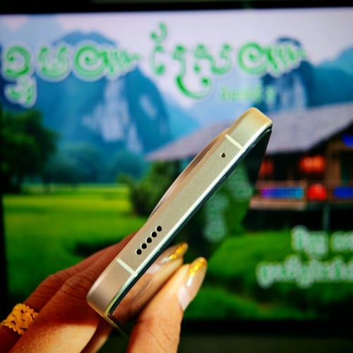 Redmi K80 Ultra 5G ស្អាត99. 99% (វ៉ៃដូរបាន)មានធានាច្បាស់លាស់ត្រឹមត្រូវ