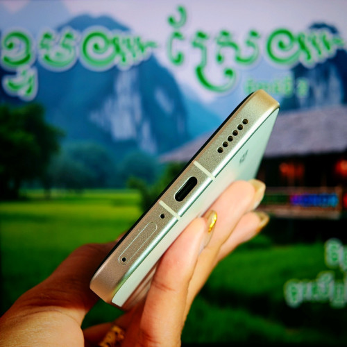 Redmi K80 Ultra 5G ស្អាត99. 99% (វ៉ៃដូរបាន)មានធានាច្បាស់លាស់ត្រឹមត្រូវ