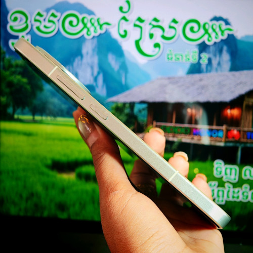 Redmi K80 Ultra 5G ស្អាត99. 99% (វ៉ៃដូរបាន)មានធានាច្បាស់លាស់ត្រឹមត្រូវ