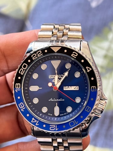 Seiko 5 Sports Replica “Batman”