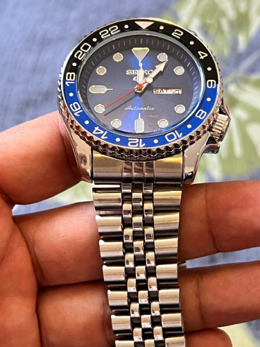 Seiko 5 Sports Replica “Batman”