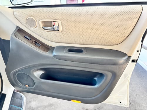 Toyota Highlander 2002 limited Full option ថ្មីណាស់​ គ្រឿងក្នុងពណ៌លឿង​ ពូកស្បែកស្រុីន​កៅអីចុច​