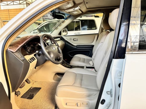 Toyota Highlander 2002 limited Full option ថ្មីណាស់​ គ្រឿងក្នុងពណ៌លឿង​ ពូកស្បែកស្រុីន​កៅអីចុច​