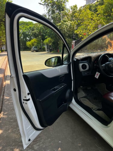 Toyota Vitz 012