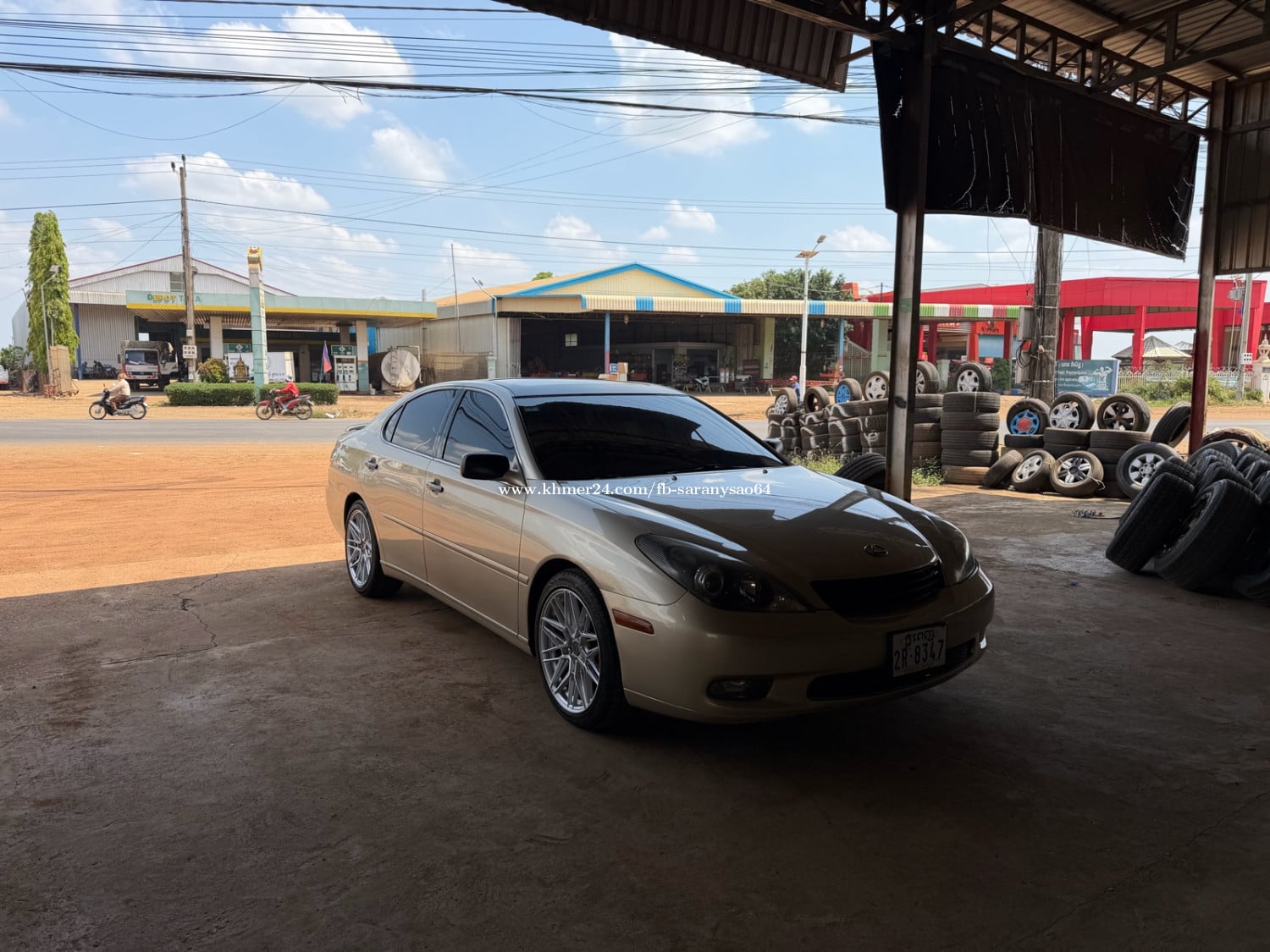 ឡានស្អាត ជើងក្រោមហាប់ណែន លេងហើយ