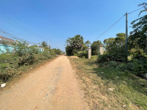 ដីលក់បន្ទាន់នៅក្រុងតាខ្មៅ