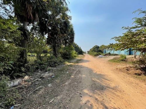 ដីលក់បន្ទាន់នៅក្រុងតាខ្មៅ