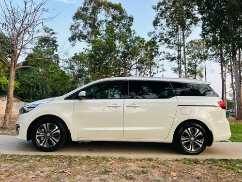 សួរស្តីពុកម៉ែបងប្អូនតោះខ្ញុំចង់លក់ឡានមួយគ្រឿងប្រភេទGrandCanival2019FullOptionក្រុមហ៊ុនសាំងសុីន19900$